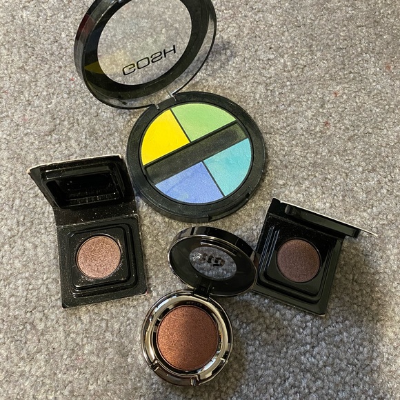 4 eye shadows